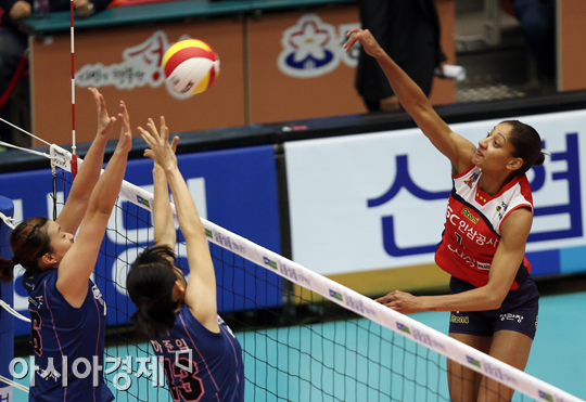 [포토] 인삼공사 조이스 '높이가 달라~'