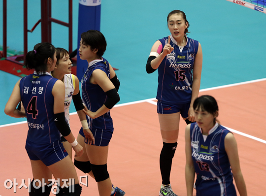 [포토] 황민경 '얘들아 차근차근 가자~'