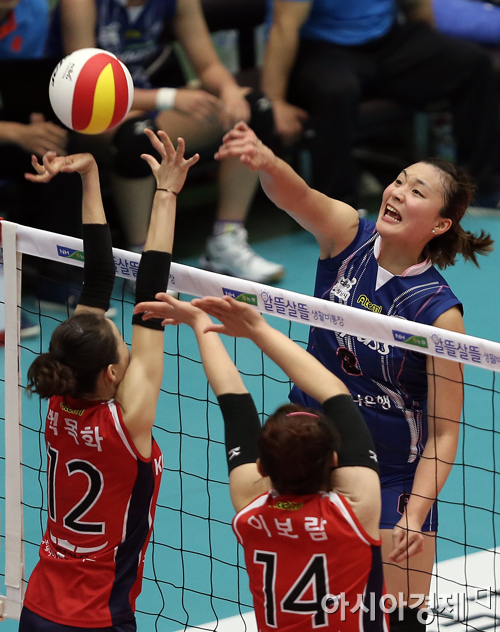 [포토] 표승주 '목화 언니~손목 괜찮죠?'