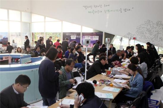 [포토]마곡지구 '돌풍'…첫날에만 300명 계약 몰렸다