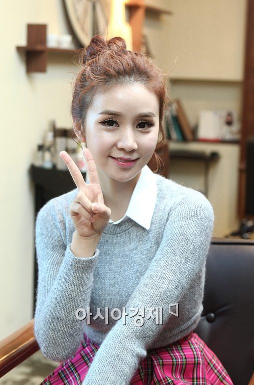 [포토]차오루, 남성팬 흔드는 '깜찍한 브이'(스타24시)