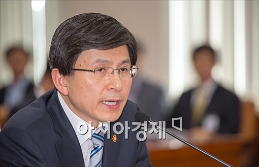 황교안 법무장관, 검찰 위조증거 제출 사과