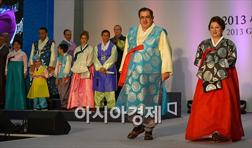 [포토]주한 외교관들의 한복 패션쇼