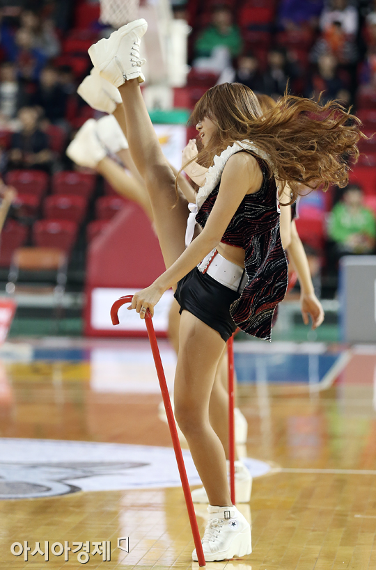 [포토] 전자랜드 치어리더 '거침없이 하이킥!'