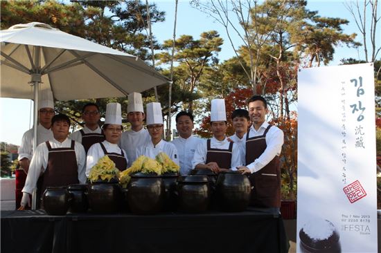 [포토]반얀트리 클럽 앤 스파 서울, 김장 행사 개최