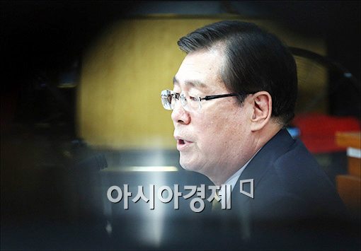 [포토]의혹에 둘려쌓인 황찬현 후보자