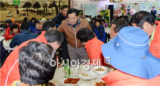 함평국향대전 19만명 대박...숨은 공로자 ‘자원봉사자’