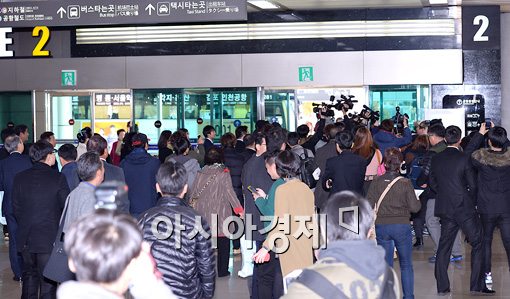 [포토]에일리 입국에 난리난 공항