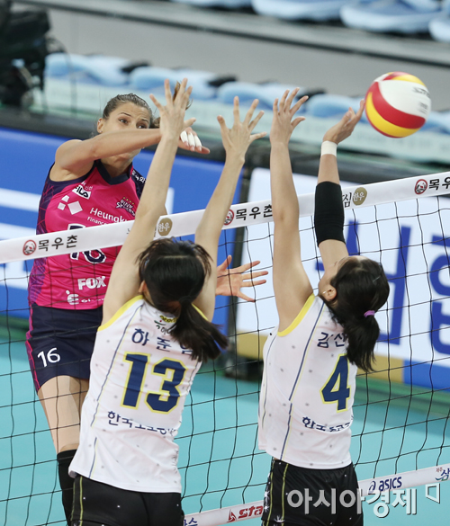 [포토] 바실레바 '때린다!'