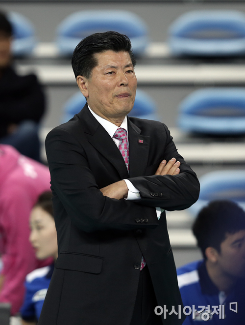 [포토] 흥국생명 류화석 감독 '입술이 바싹바싹'