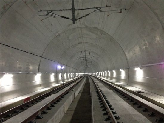 태백선 쌍용역∼제천역 복선전철 구간에 있는 터널 전경