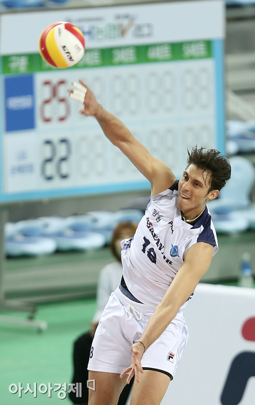 [포토] 마이클 '파괴력 넘치는 서브'