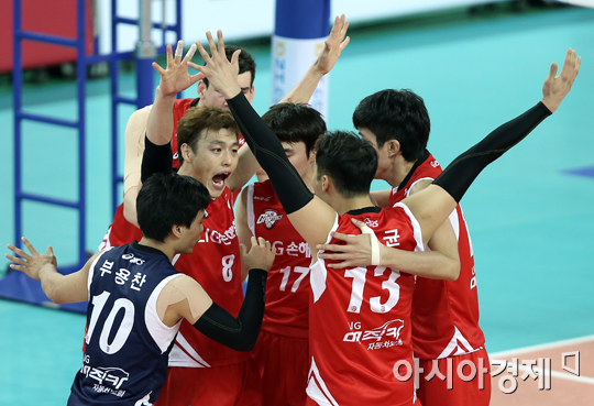 [포토] 김나운 '리액션은 우리 팀이 최고!'