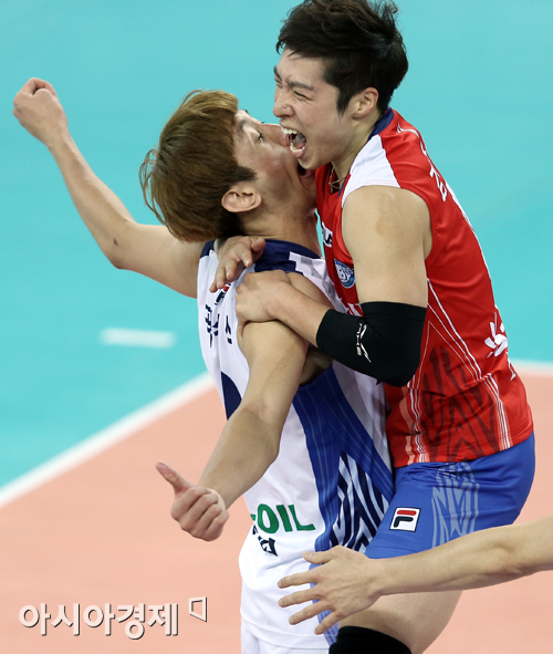 [포토] 곽승석 '서브 에이스로 끝냈어'