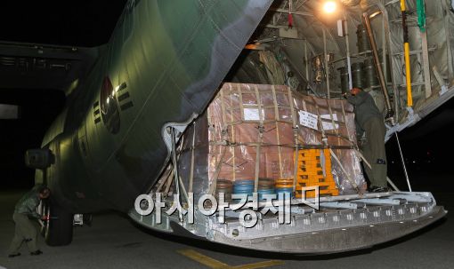 [포토]필리핀으로 향하는 구호품