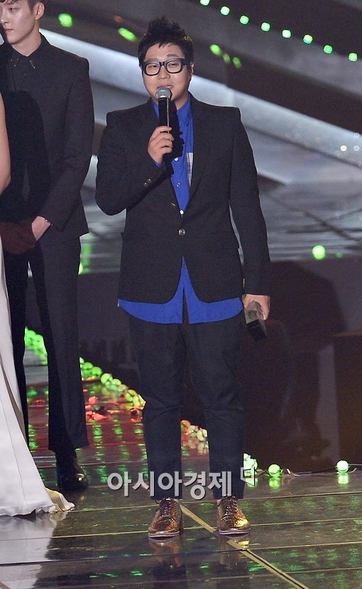 [포토]'멜론뮤직어워드' 송 라이터상 수상한 신사동호랭이