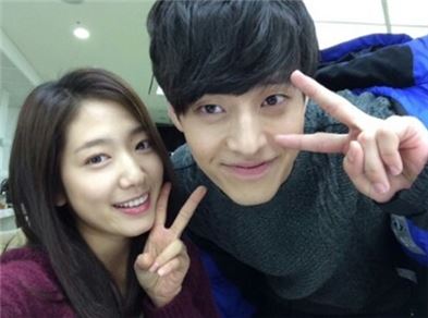 박신혜 강하늘…'김탄이 질투할 다정한 셀카' 