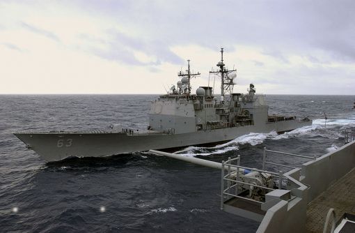 필리핀 구호활동에 나선 미 해군 순양함 카우펜스함