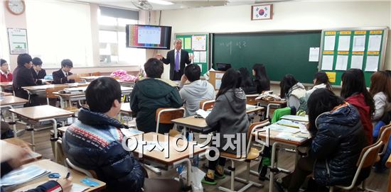 선배들의 생생 경험담, 이론보다 알차네