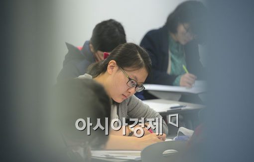 [포토]답안지를 향한 미소 