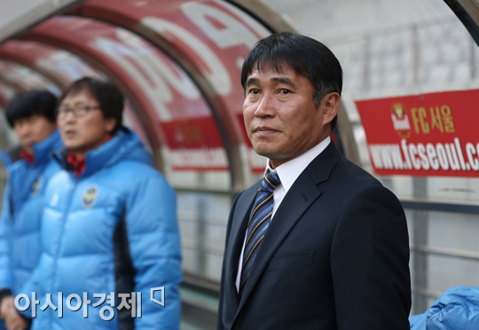 [포토] 경기 준비하는 인천 김봉길 감독