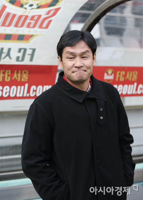 [포토] 경기 준비하는 최용수 감독