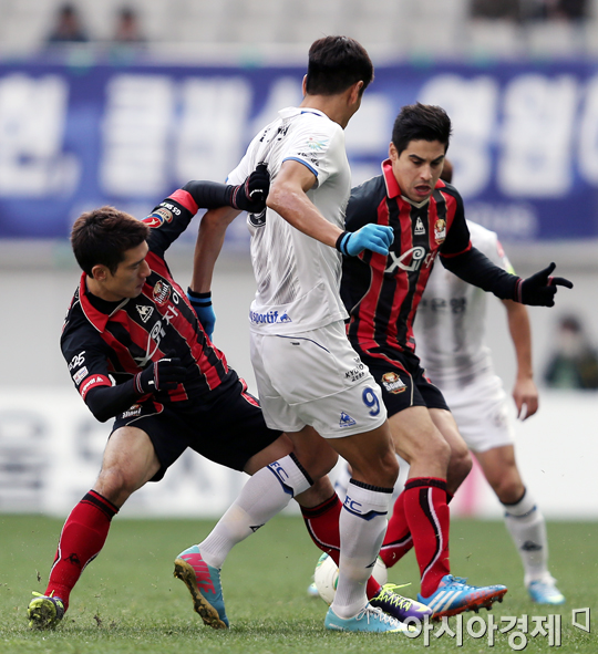 [포토] 최효진-몰리나 '설기현을 막아라'