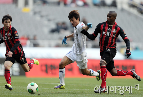 [포토] 돌파하는 한교원