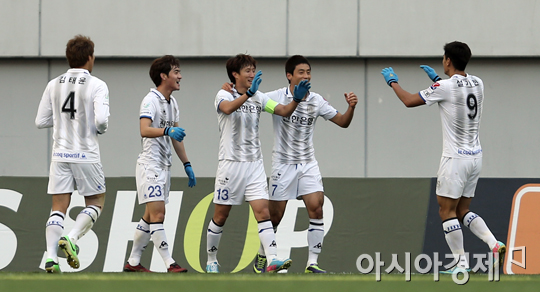 [포토] 역전골 넣고 기뻐하는 박태민 '내가 캡탬!'