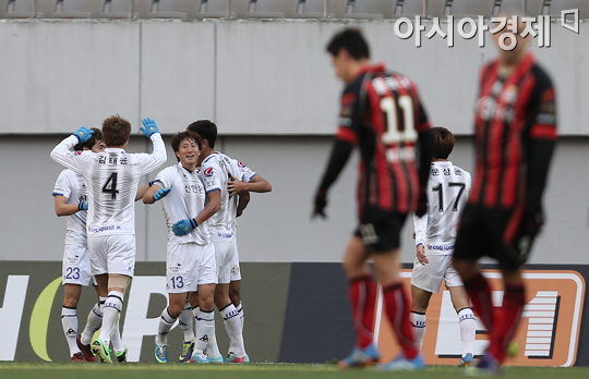 [포토] 박태민 역전골에 기뻐하는 인천 유나이티드