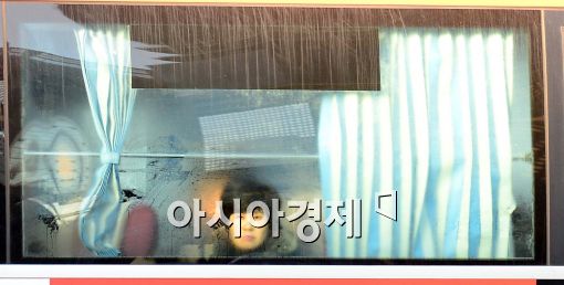 [포토]서리 낀 버스 창문
