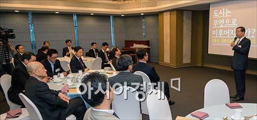 [포토]기업인 상대 강연하는 박원순 시장