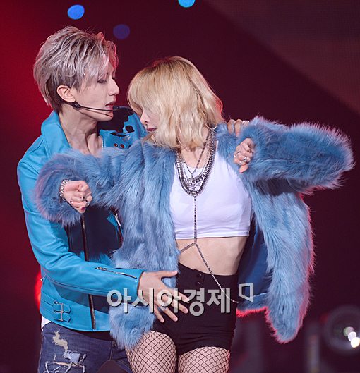 [포토]트러블메이커, 과감한 터치!