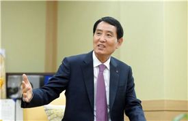 "부산·경남銀 당분간 '투뱅크 체제', 지역민과 소통하는 은행 만들 것"