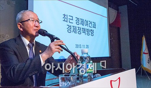 [포토]새누리당 특강하는 현오석 부총리