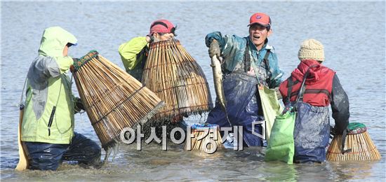 [포토]추위 속 짜릿한 손맛