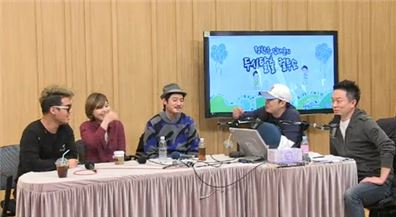 ▲'두시탈출 컬투쇼'에 출연한 (왼쪽부터)이적과 알리, 바비킴(출처: SBS)