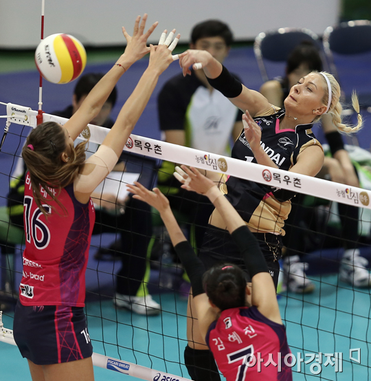 [포토] 바실레바 '바샤, 팔 각도 좁혀야'