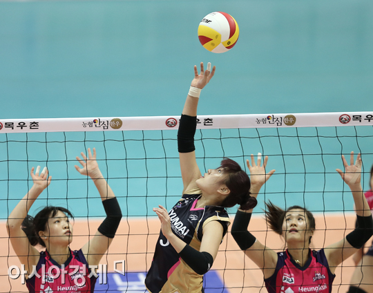 [포토] 염혜선 '한 손 토스~'