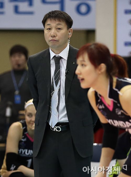 [포토] 황연주 바라보는 황현주 감독