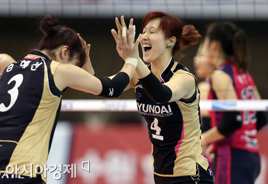 [포토] 기뻐하는 황연주 '5세트에서 뒤집자~'