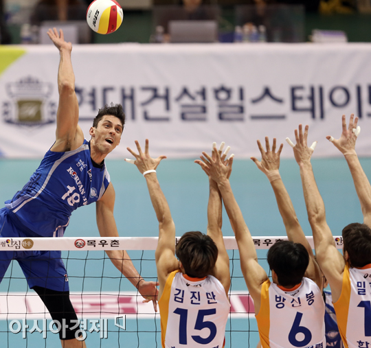 [포토] 마이클 '벽이 단단한데'