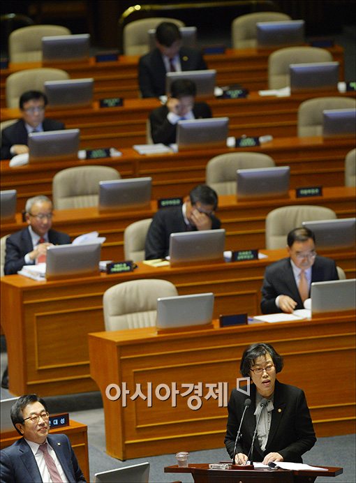 [포토]답변하는 윤진숙 장관