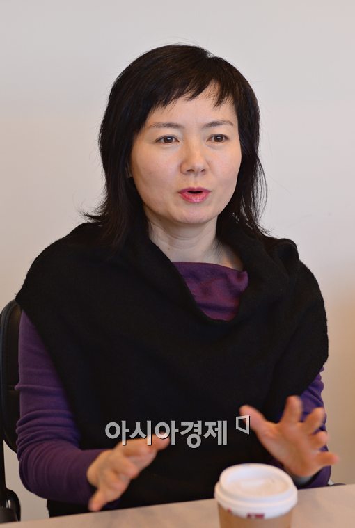 ‘결혼전야’ 홍지영 감독 “현장에선 배우들과 연애하는 기분”(인터뷰)