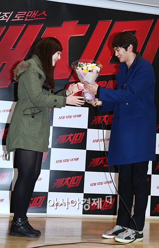 [포토]주원, 제 꽃을 받으세요!