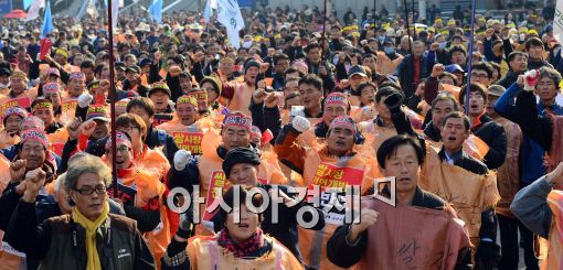 [포토]구호 외치는 농민들
