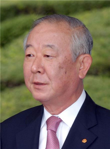 김정 한화그룹 상근 고문, 대한사격연맹 회장 재선임