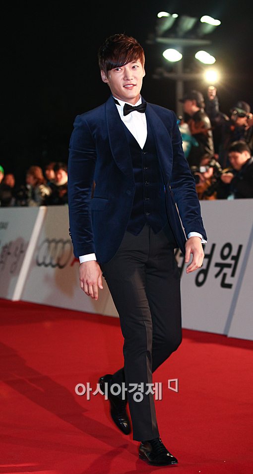 [포토]최진혁, 소녀팬 녹이는 '환상 비주얼'