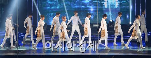 [포토]제국의아이들, 칼군무를 보여주마!