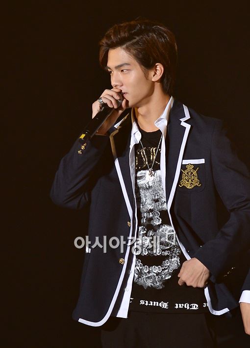 [포토]틴탑 캡, 노출 기대하세요!